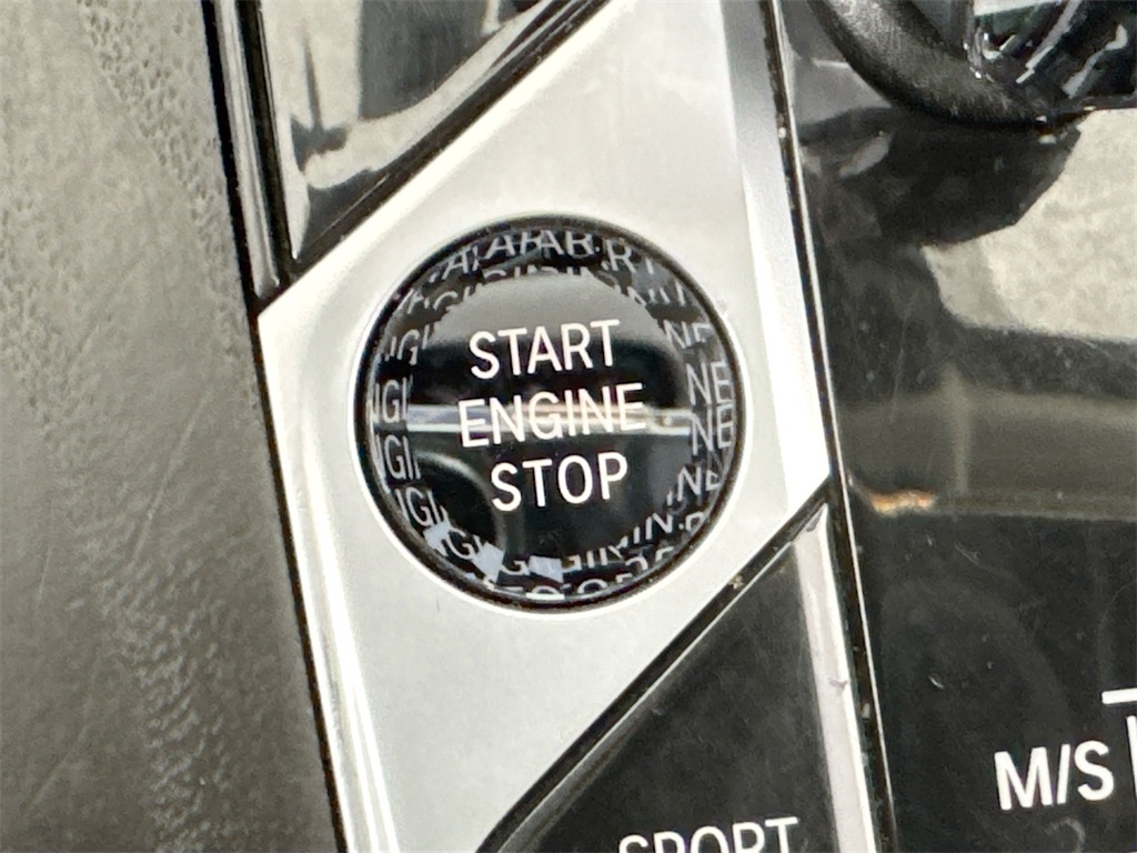 Vehicle image 31 of 44