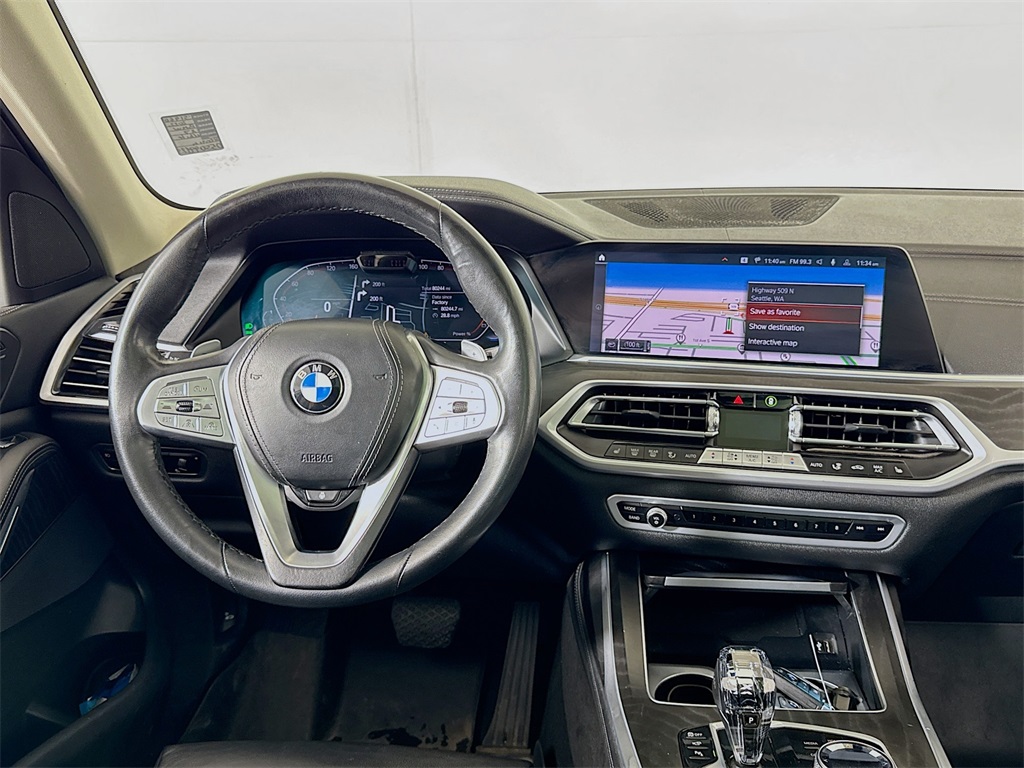 Vehicle image 21 of 44