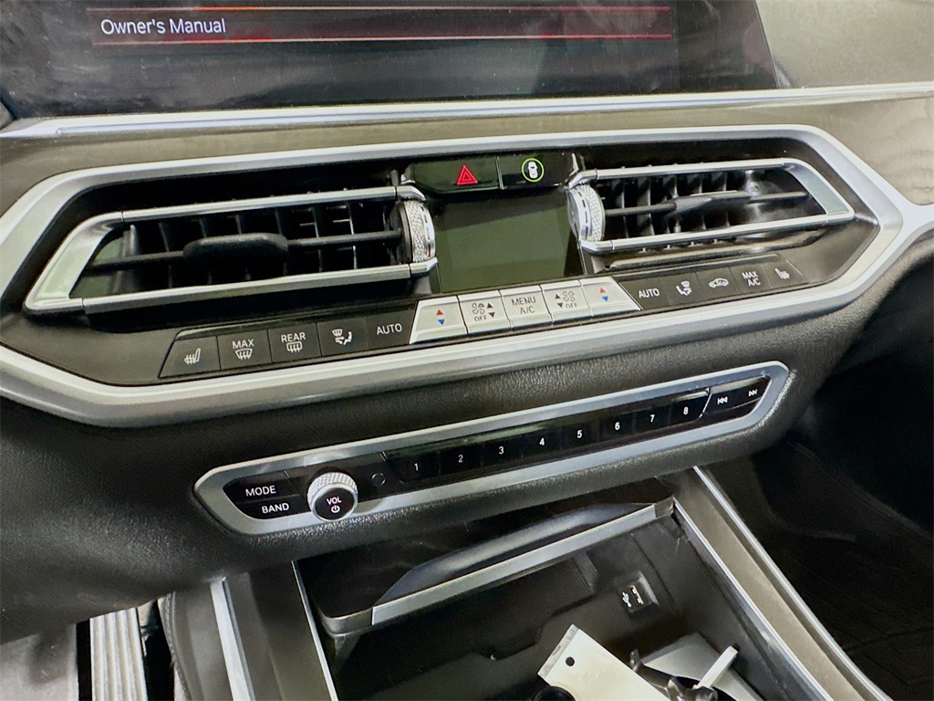 Vehicle image 26 of 44