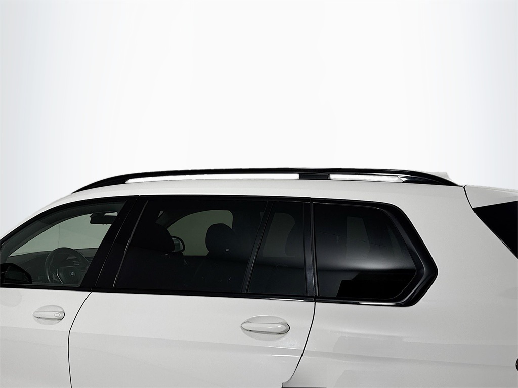 Vehicle image 17 of 44