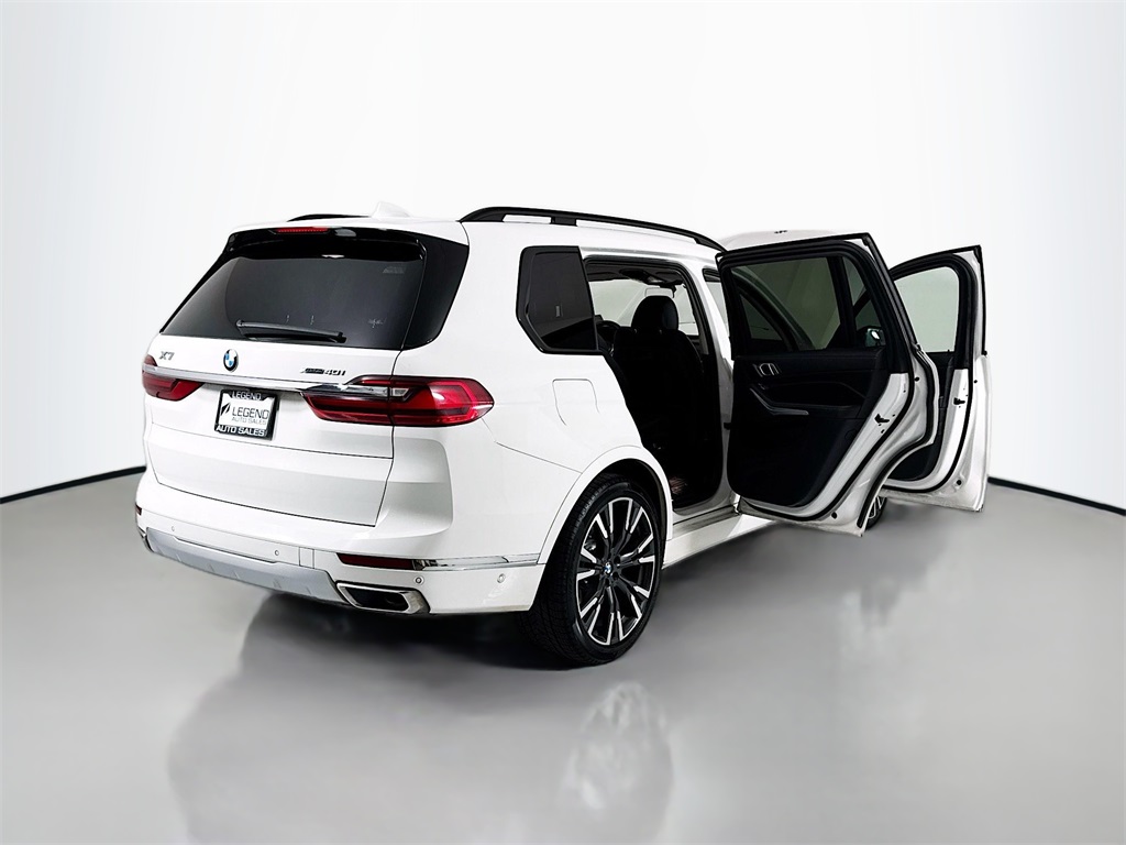 Vehicle image 11 of 44