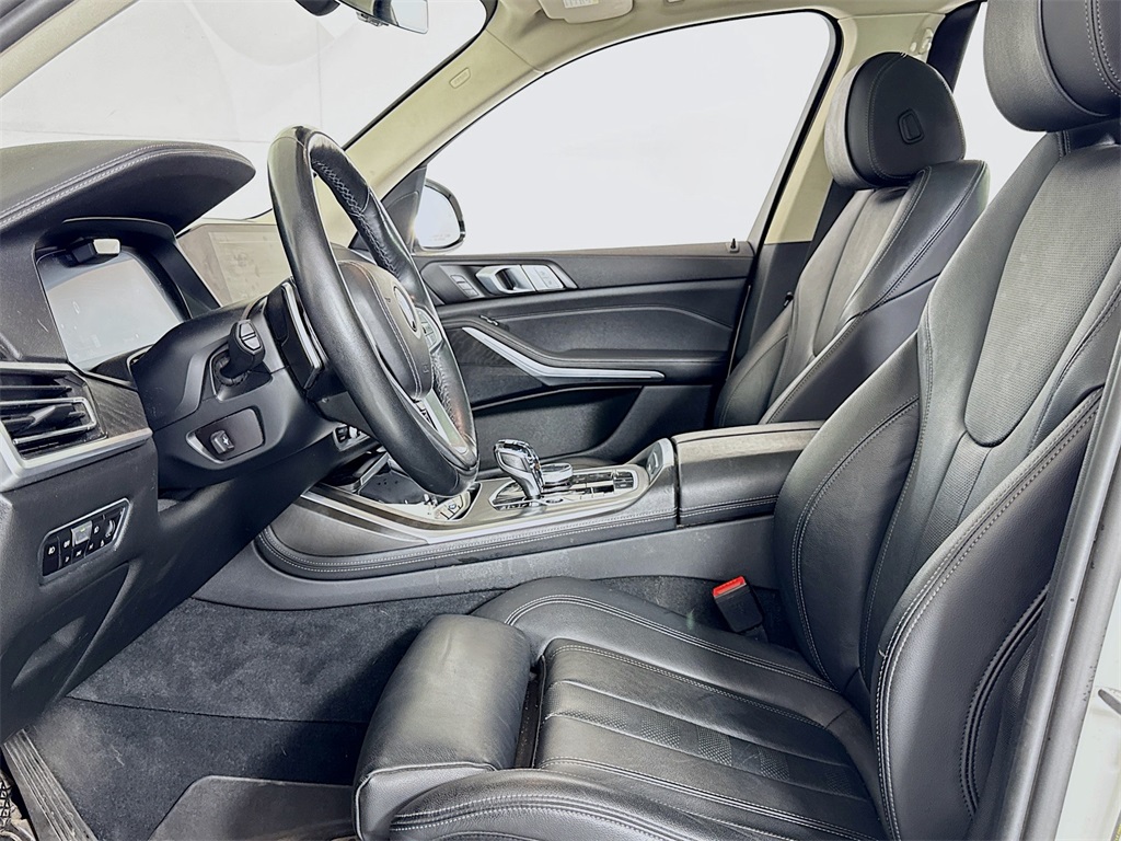 Vehicle image 18 of 44