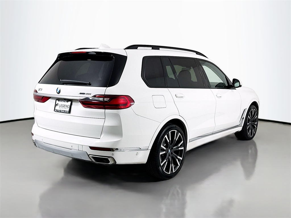 Vehicle image 10 of 44