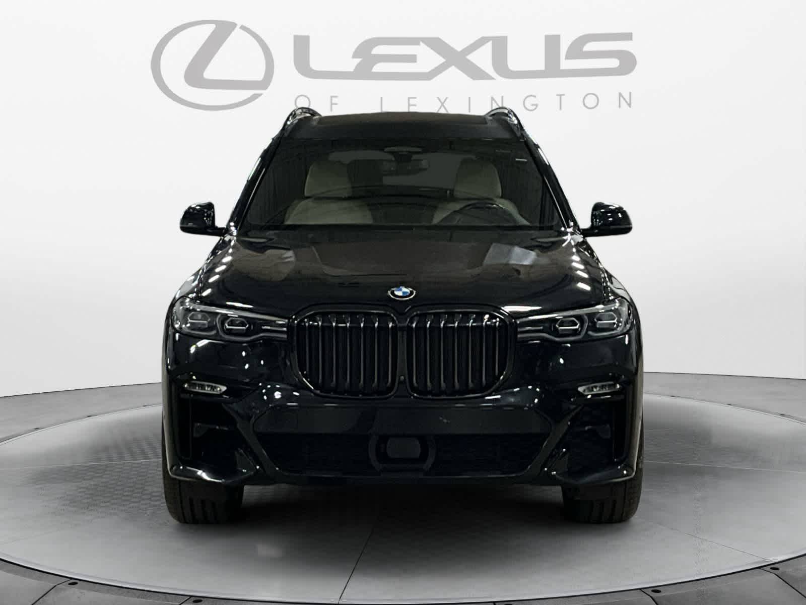 2022 BMW X7 xDrive40i Image 2 of 28