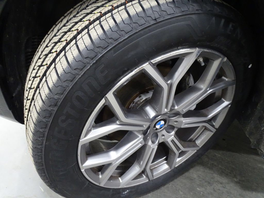 Vehicle image 41 of 50