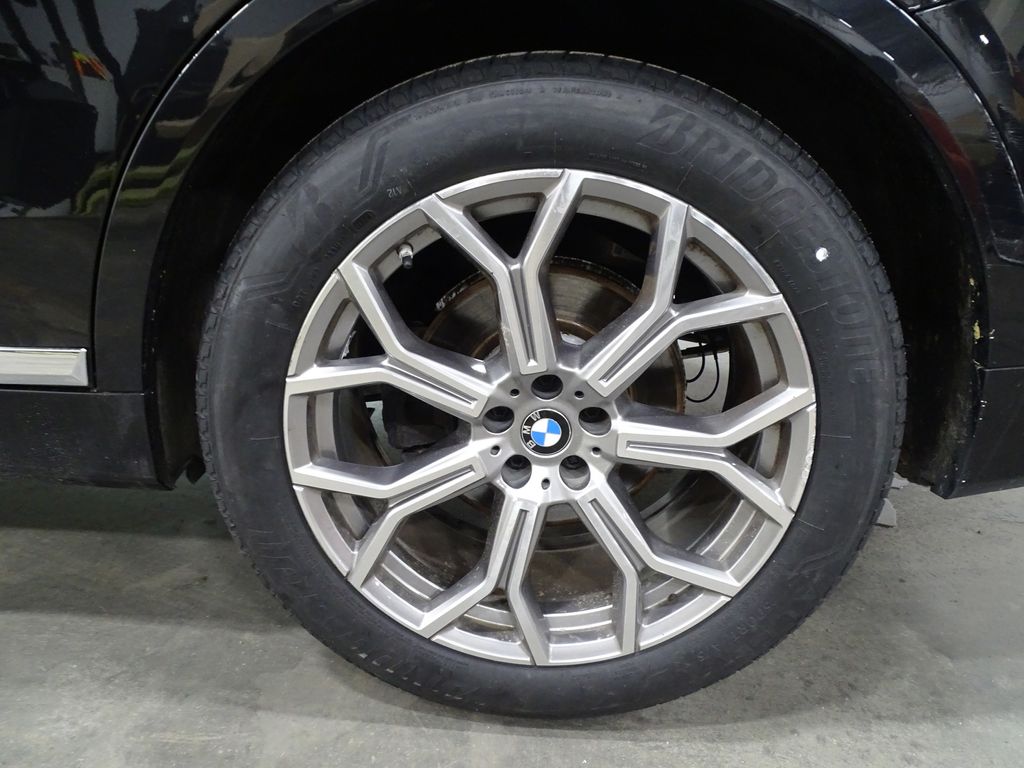 Vehicle image 43 of 50