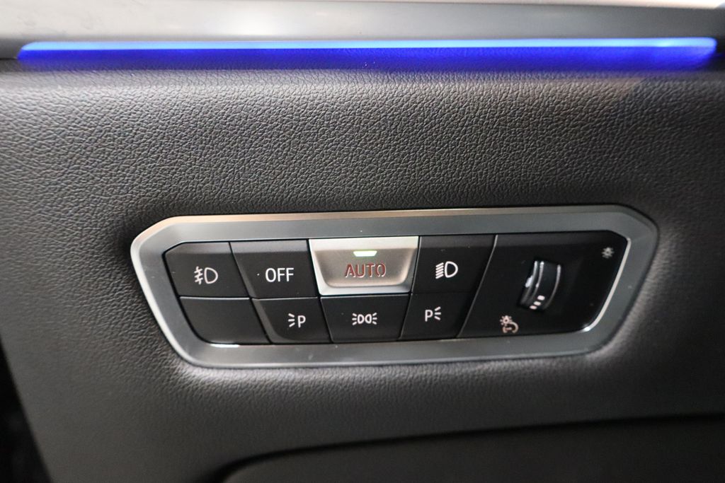 Vehicle image 19 of 50