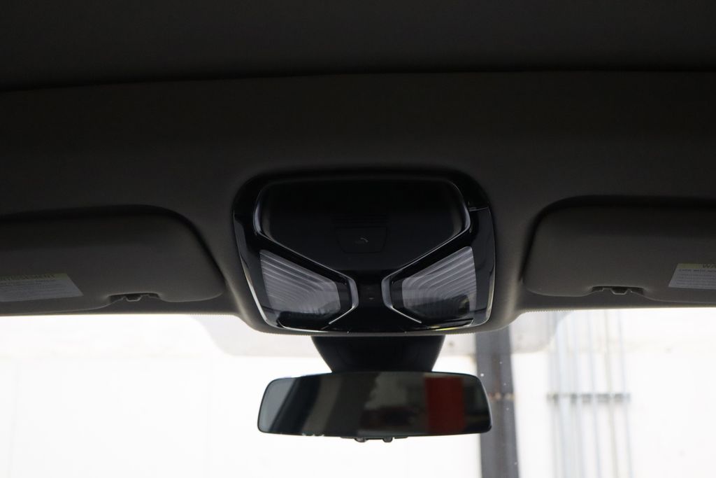 Vehicle image 27 of 50