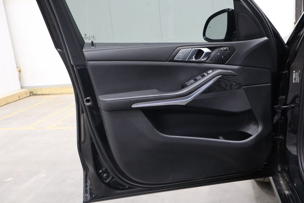 Vehicle image 16 of 50