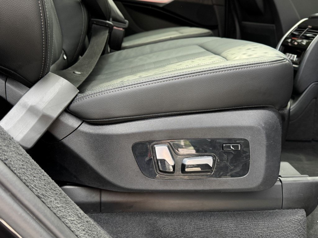Vehicle image 16 of 47