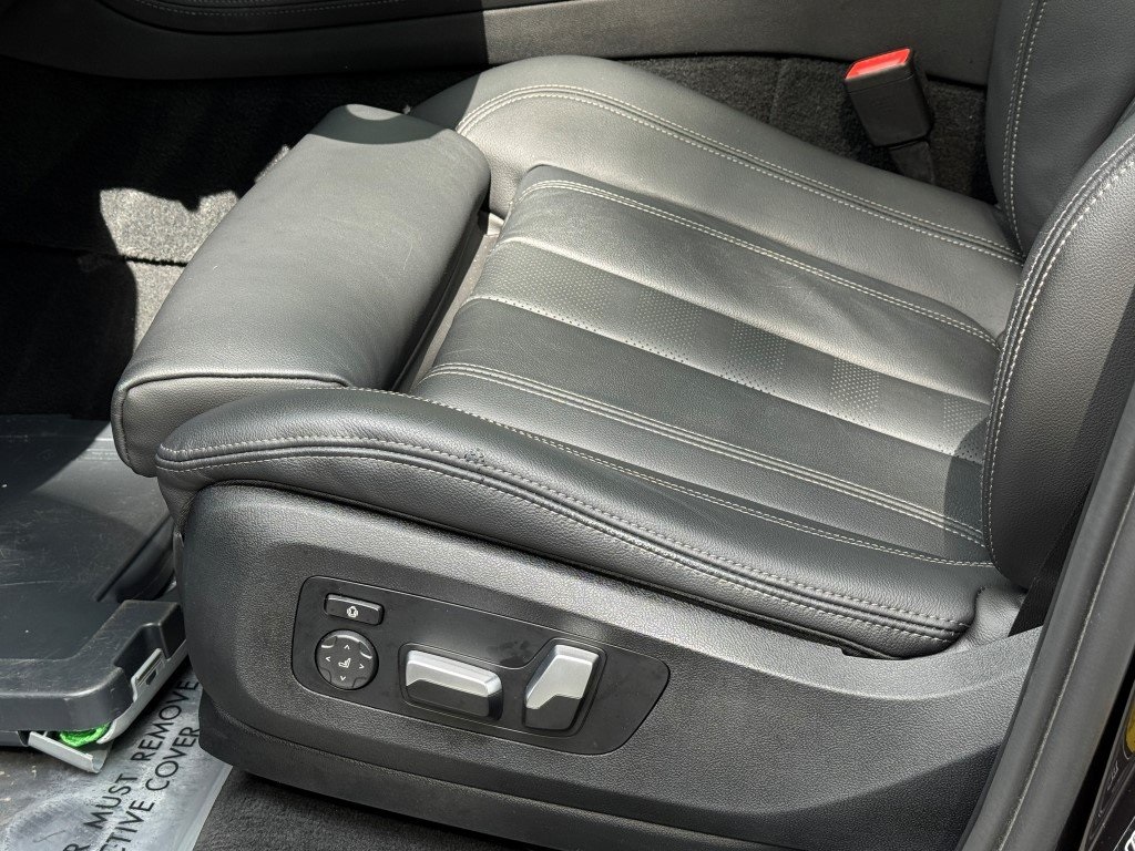 Vehicle image 28 of 47