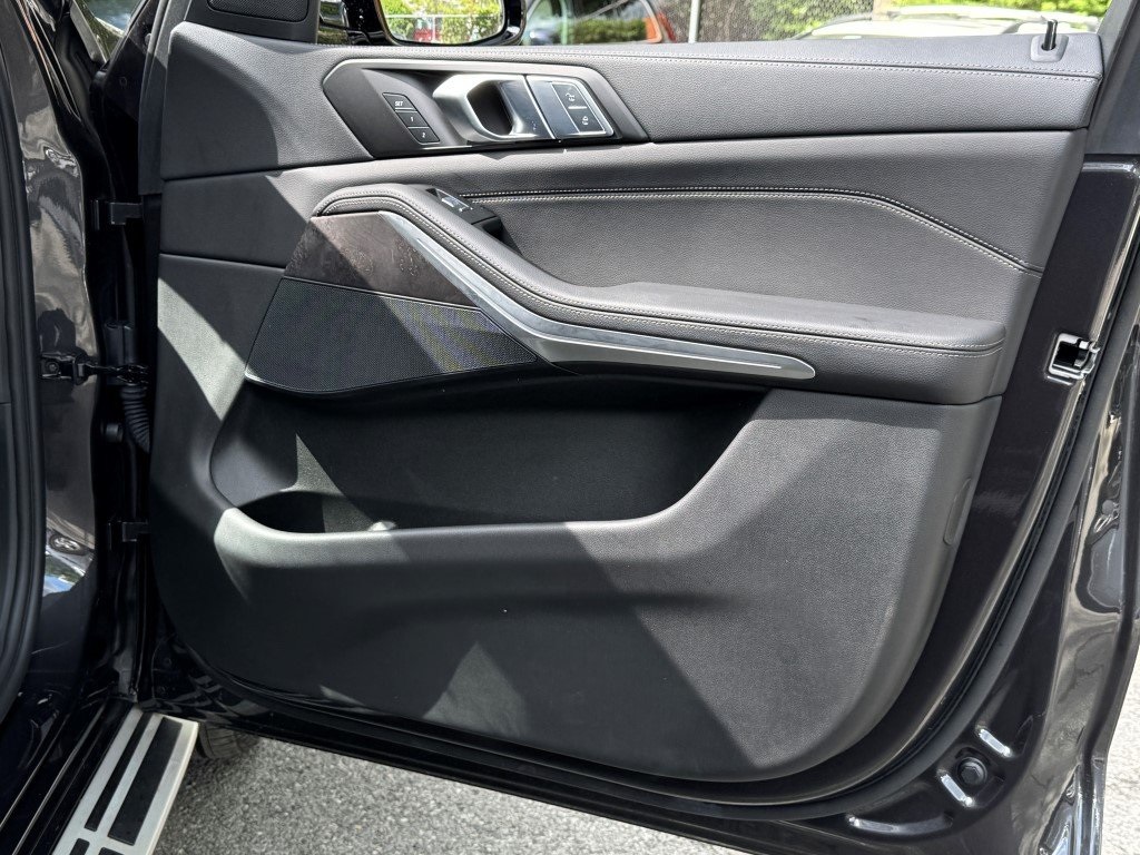 Vehicle image 11 of 47