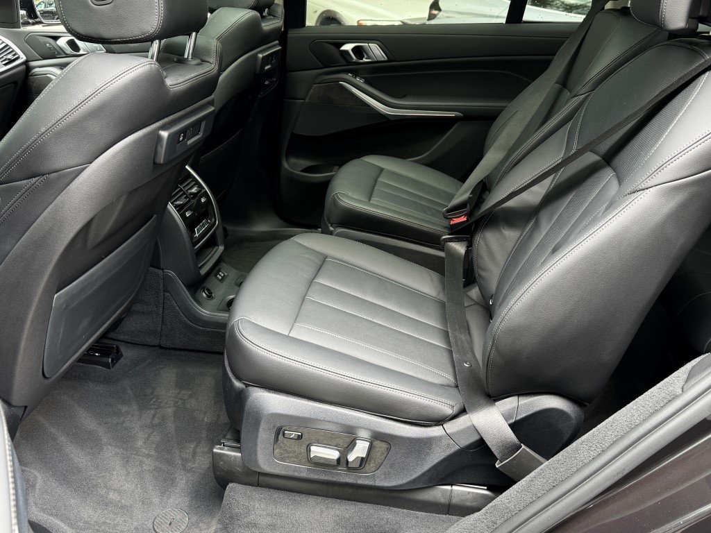 Vehicle image 22 of 47