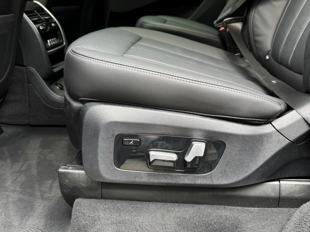 Vehicle image 23 of 47