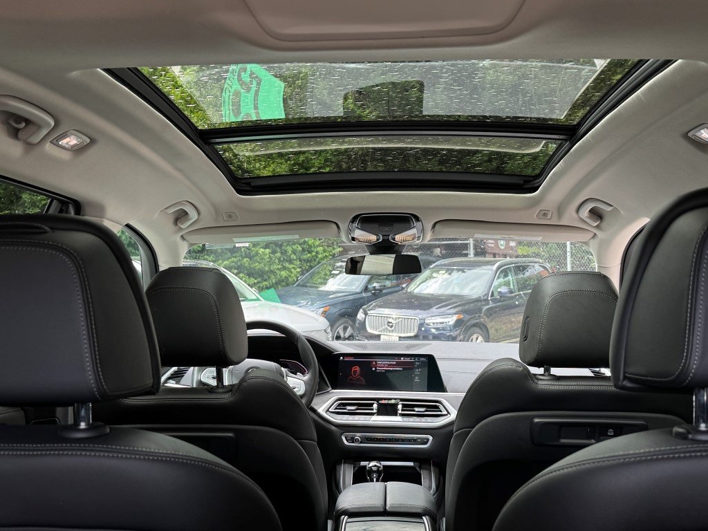 Vehicle image 21 of 47