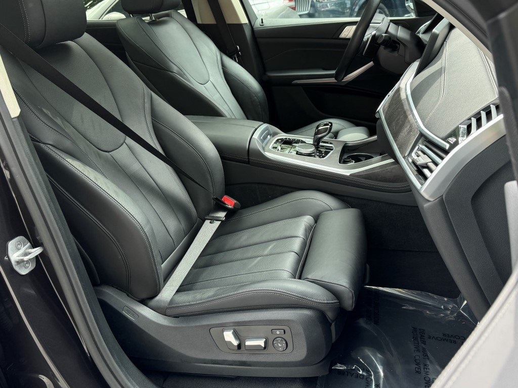 Vehicle image 13 of 47