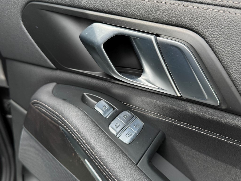 Vehicle image 17 of 47