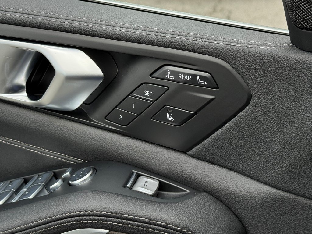 Vehicle image 45 of 47