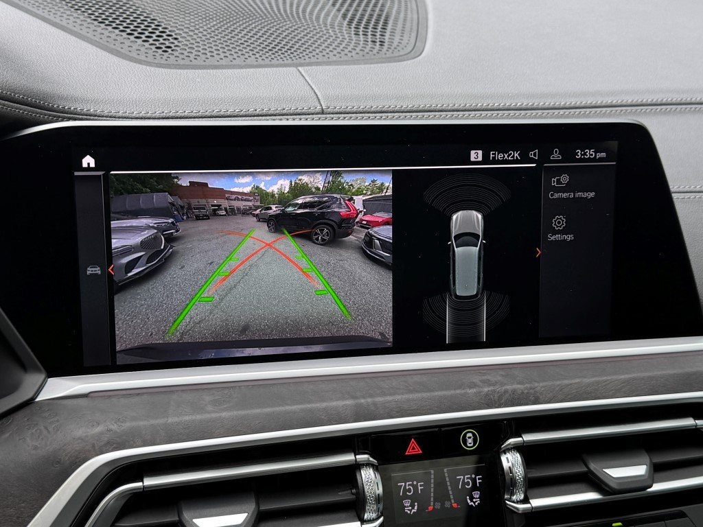 Vehicle image 33 of 47