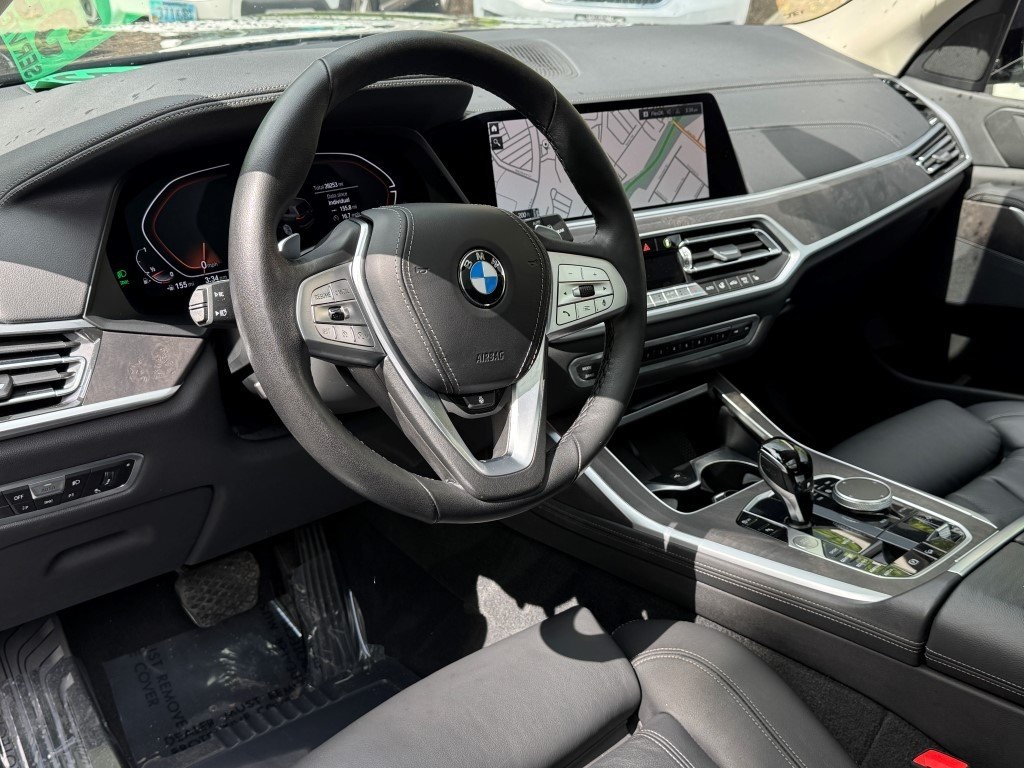 Vehicle image 27 of 47