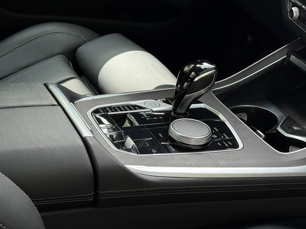 Vehicle image 9 of 47