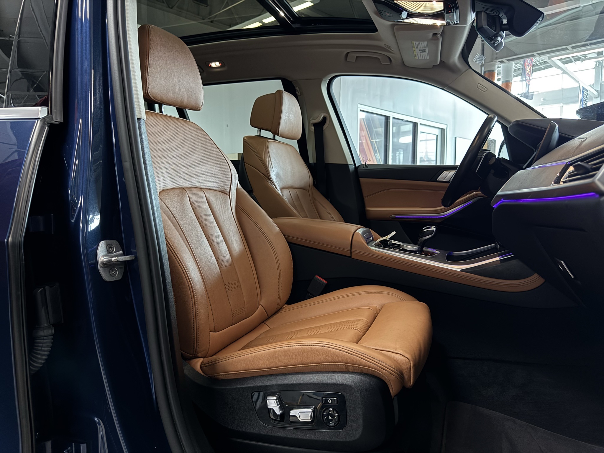 Vehicle image 28 of 75