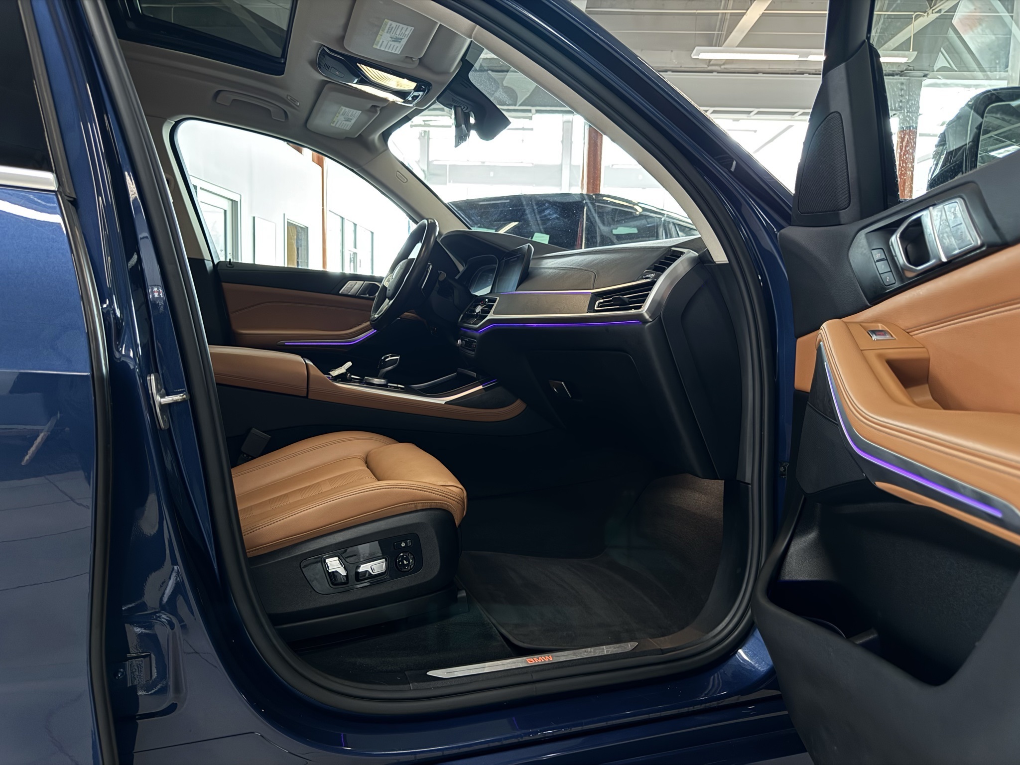 Vehicle image 27 of 75