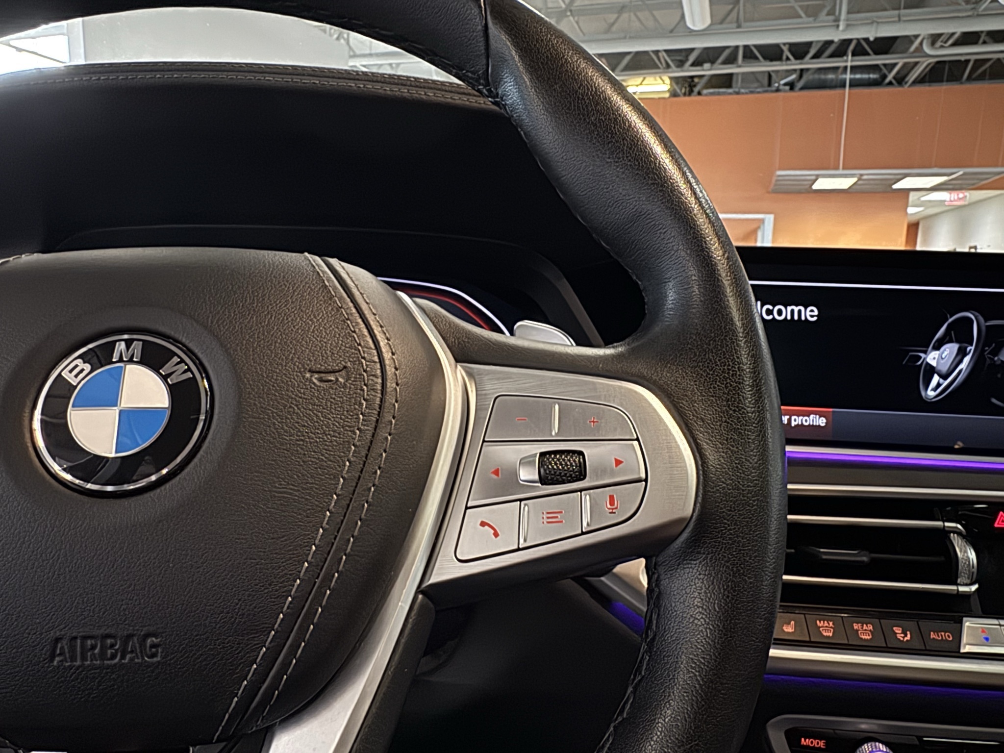 Vehicle image 71 of 75