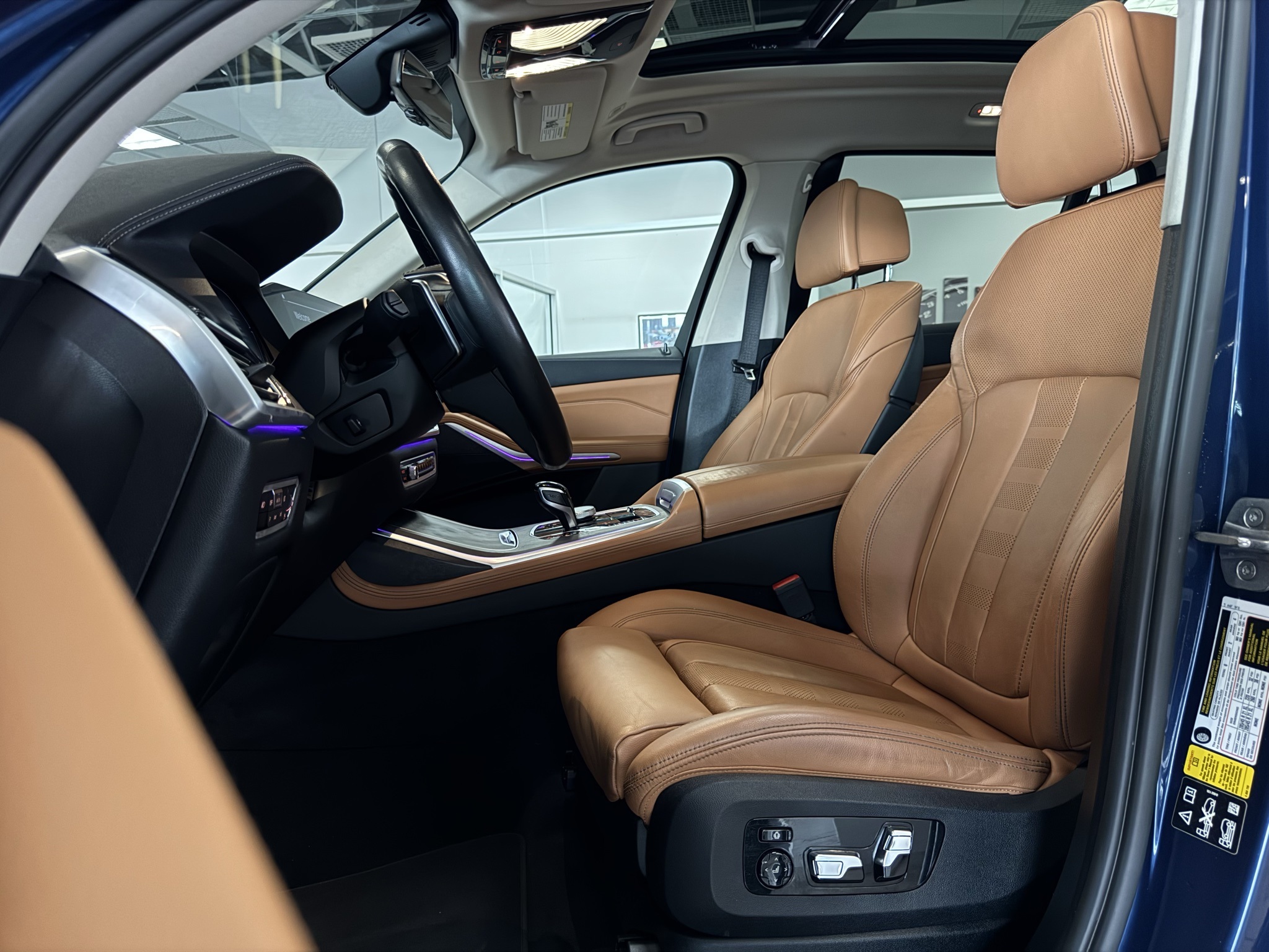 Vehicle image 60 of 75