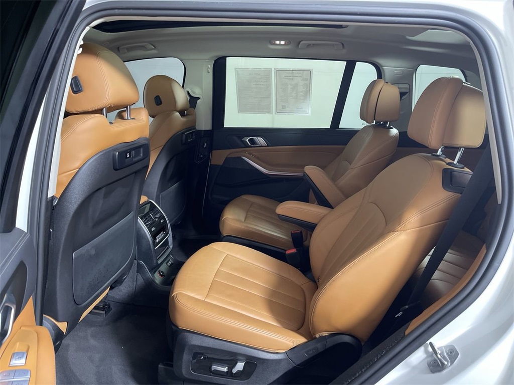 Vehicle image 11 of 30