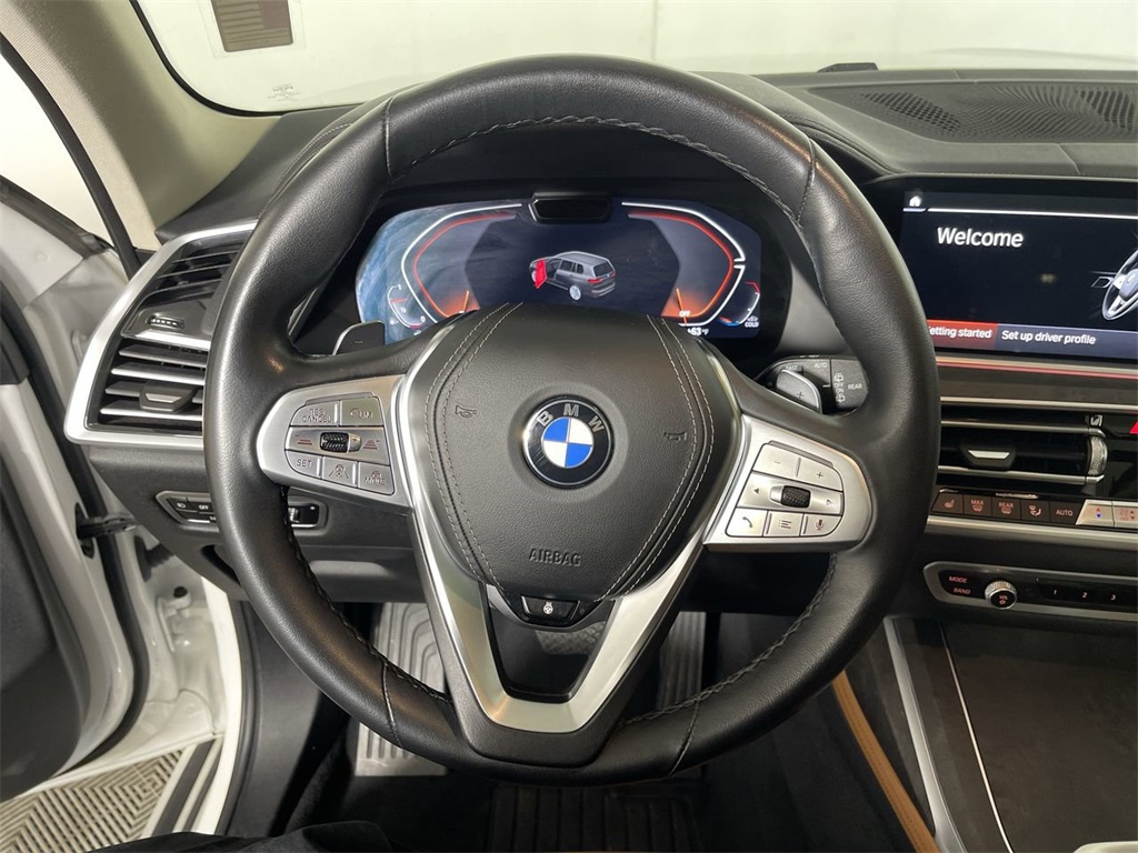 Vehicle image 21 of 30