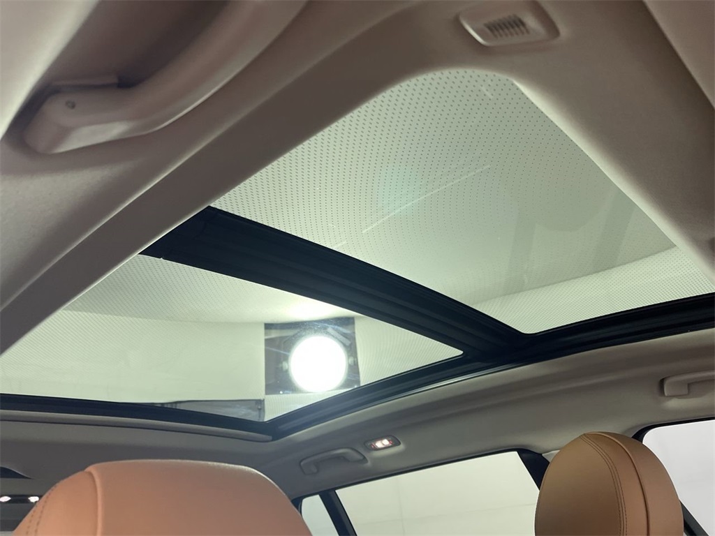 Vehicle image 17 of 30