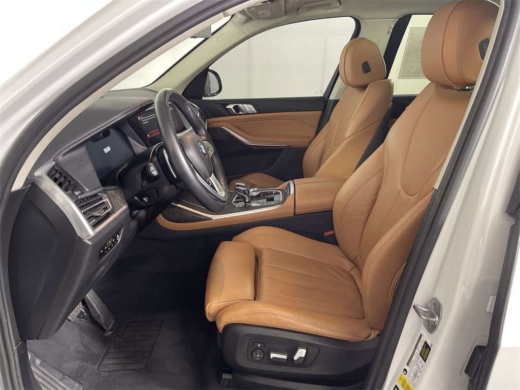 Vehicle image 10 of 30