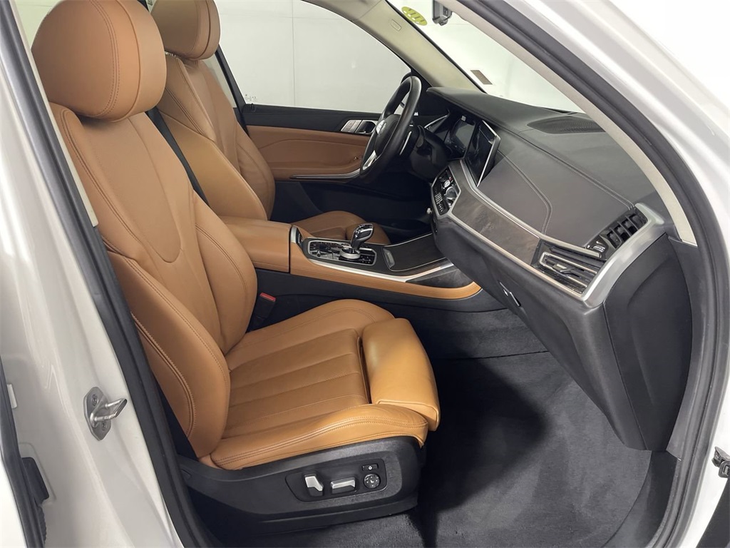Vehicle image 16 of 30