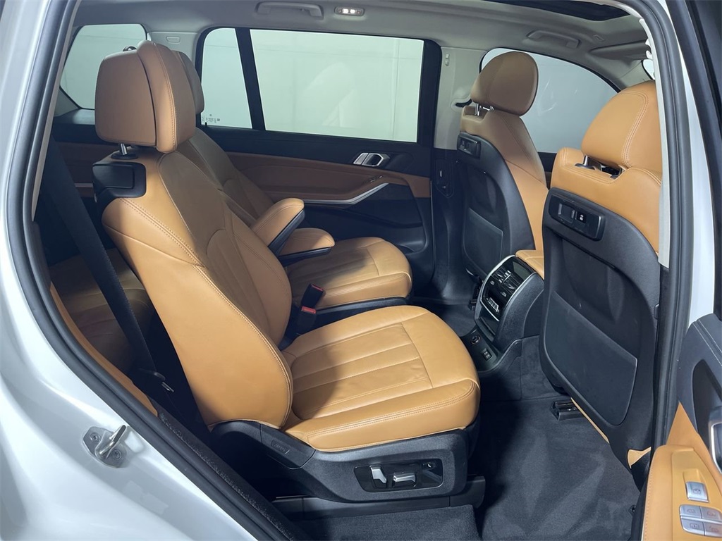 Vehicle image 15 of 30