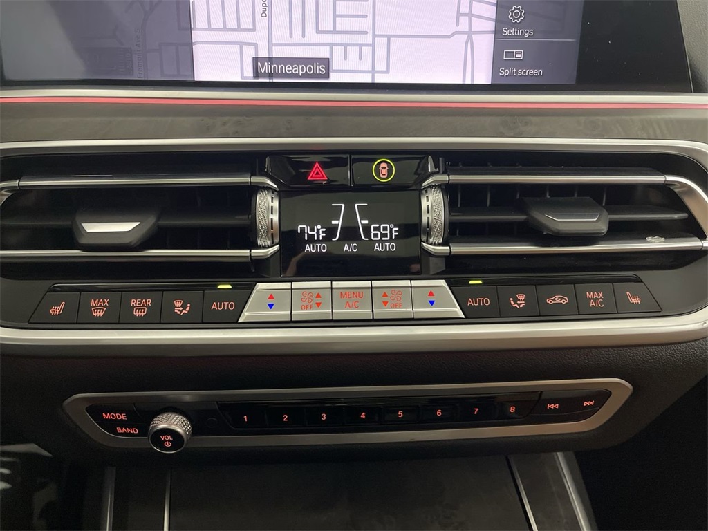 Vehicle image 26 of 30