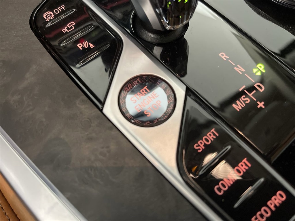 Vehicle image 22 of 30