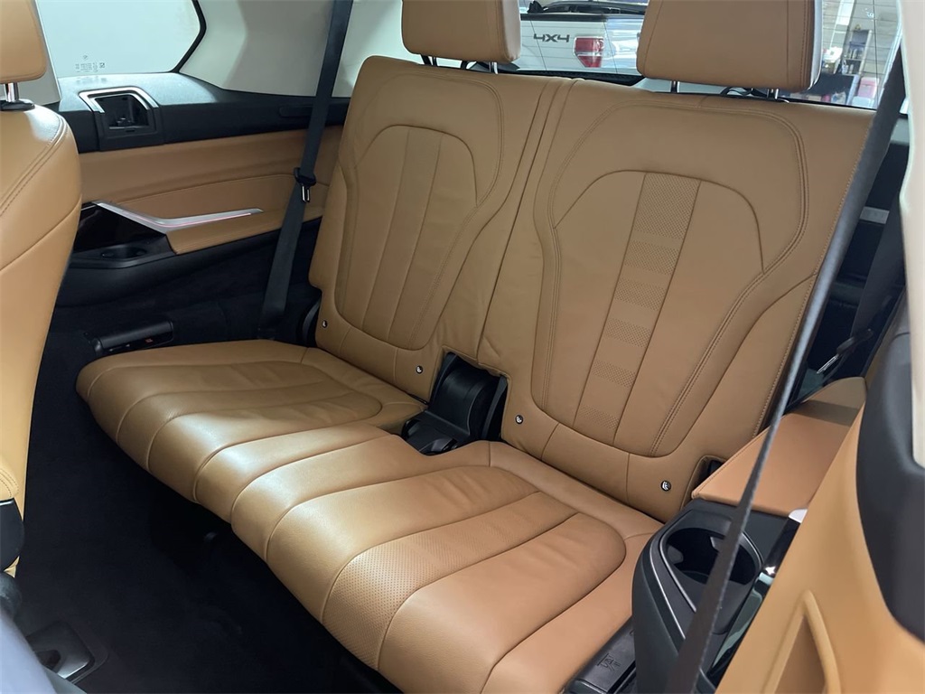 Vehicle image 12 of 30