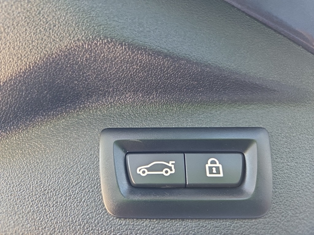 Vehicle image 27 of 39