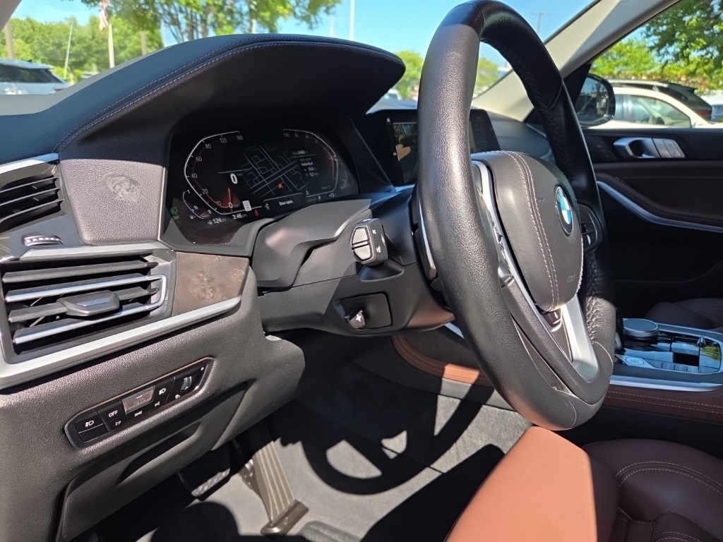 Vehicle image 17 of 39