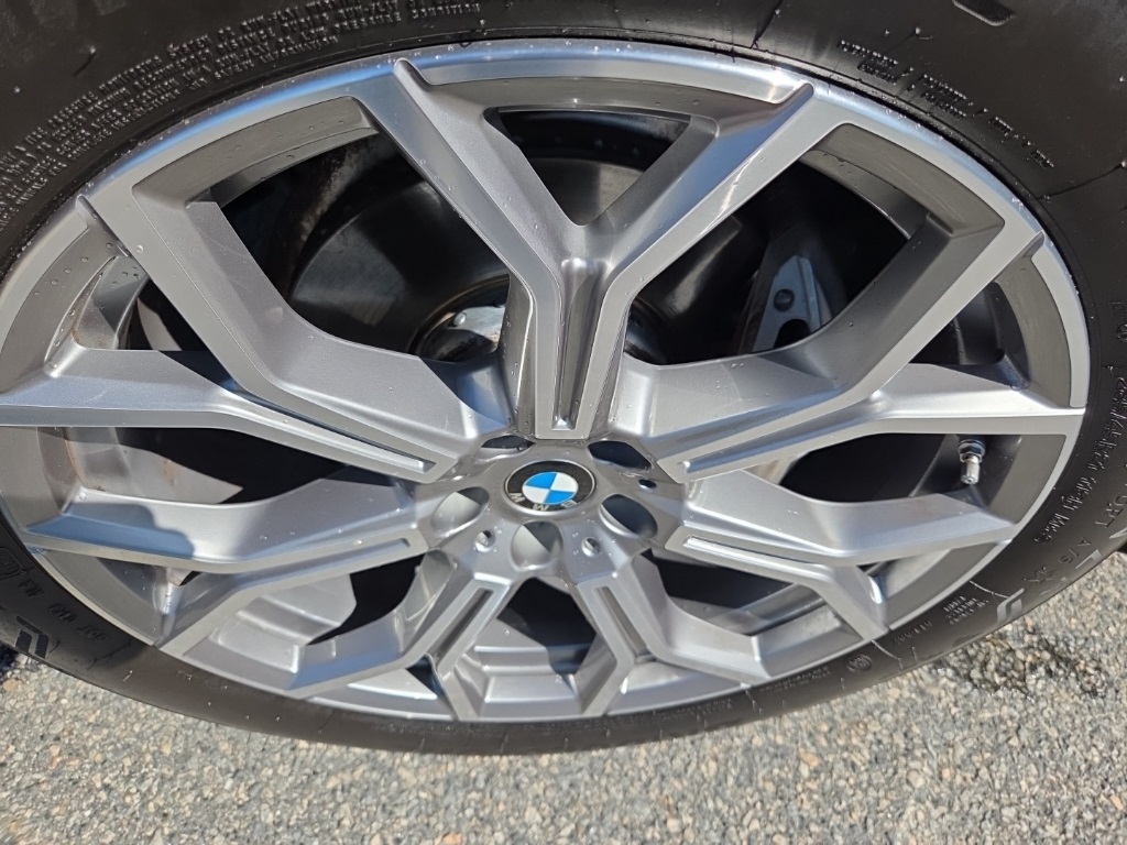 Vehicle image 9 of 39