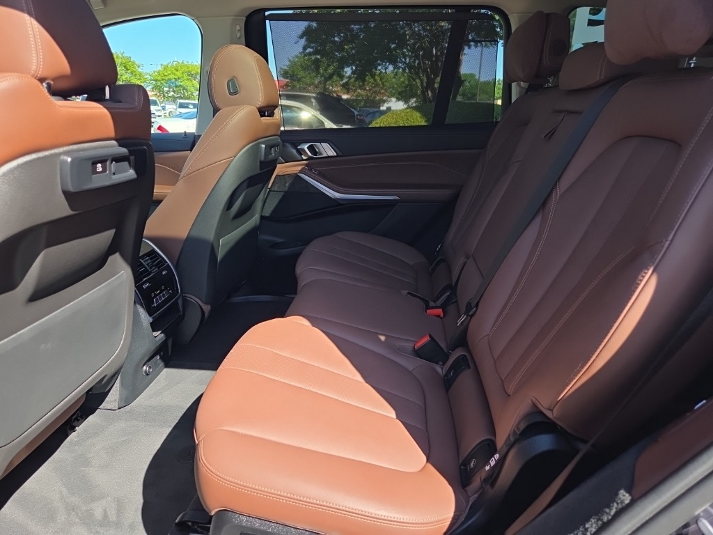 Vehicle image 11 of 39