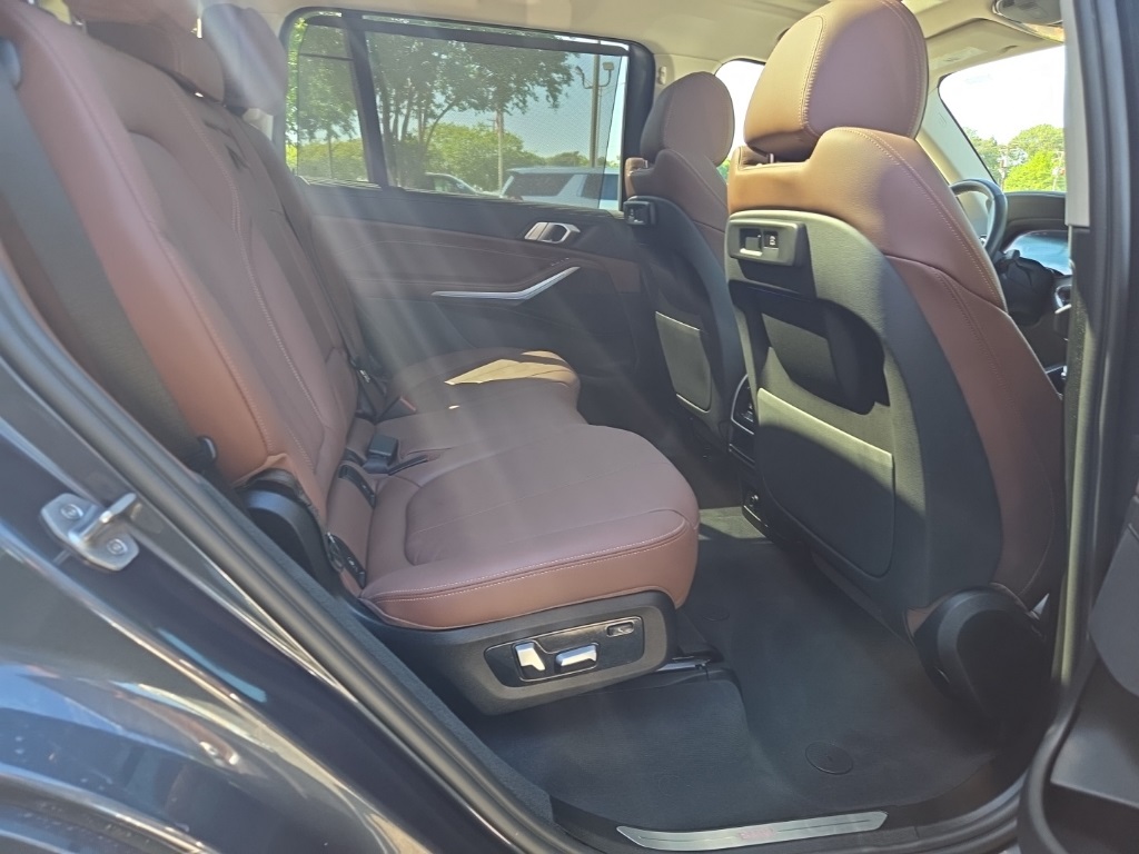 Vehicle image 12 of 39