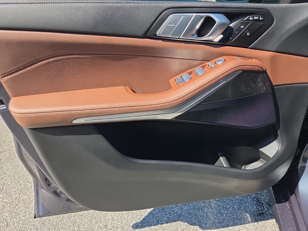 Vehicle image 21 of 39