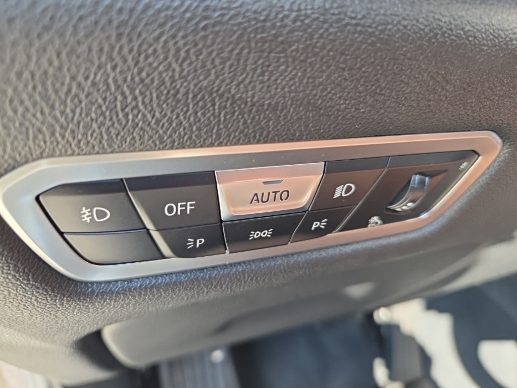 Vehicle image 23 of 39
