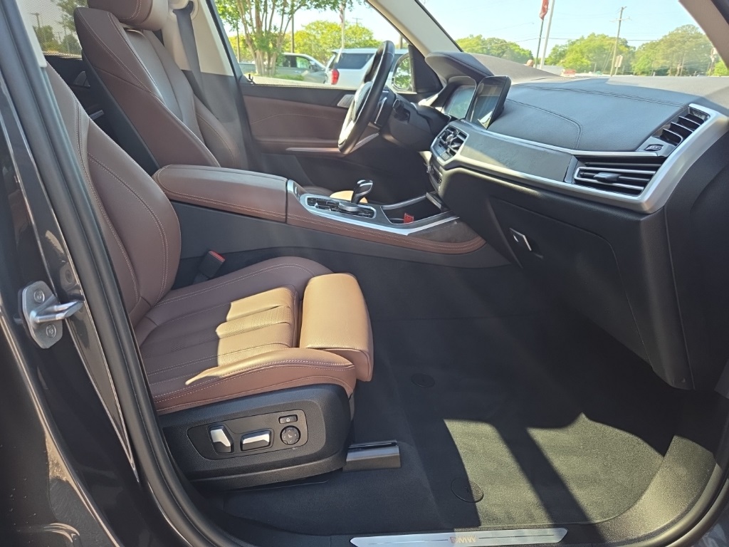 Vehicle image 14 of 39