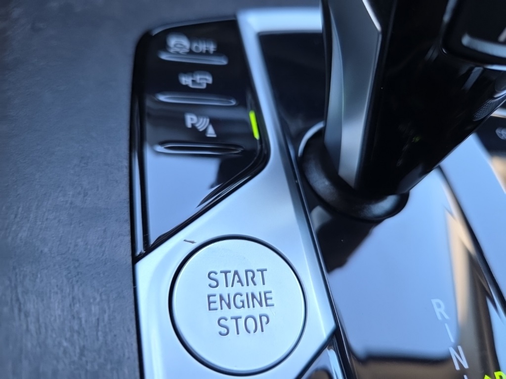 Vehicle image 34 of 39