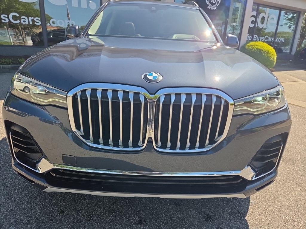 Vehicle image 33 of 39