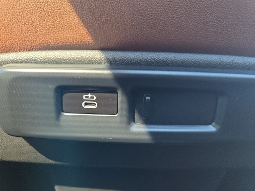Vehicle image 29 of 39