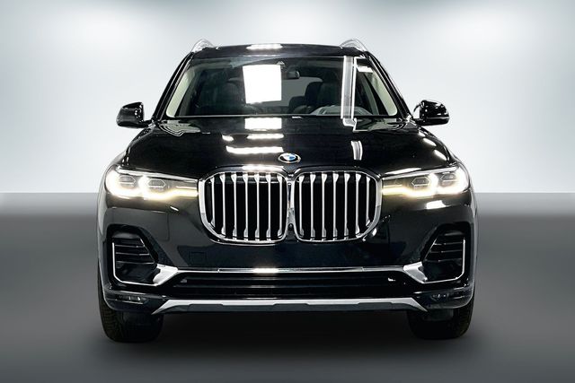 2022 BMW X7 xDrive40i Image 2 of 33